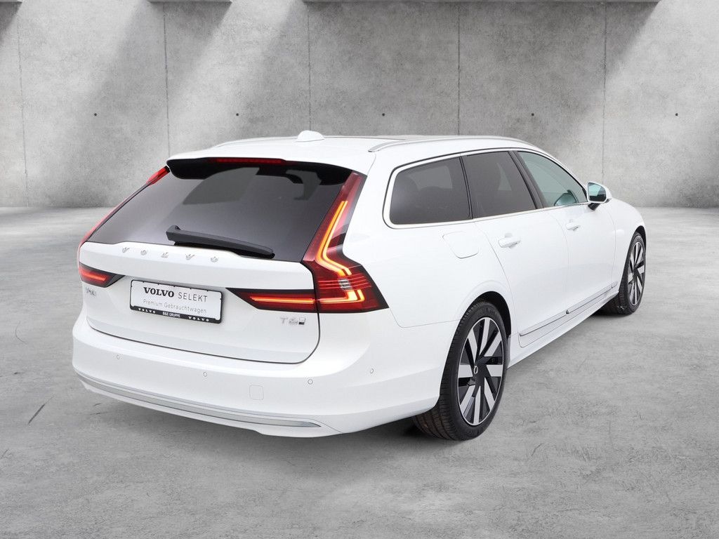 Volvo V90 2025