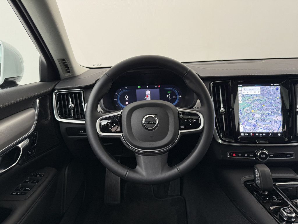 Volvo V90 2025