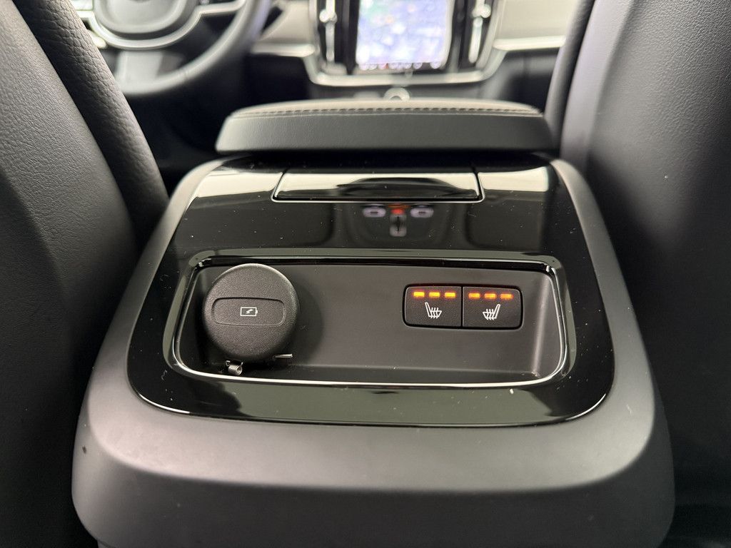 Volvo V90 2025