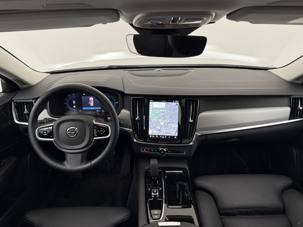 Volvo V90 2025
