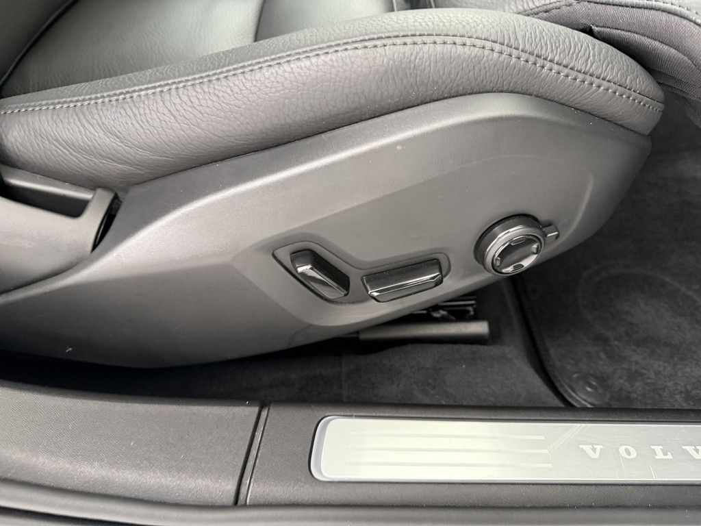 Volvo V90 2025