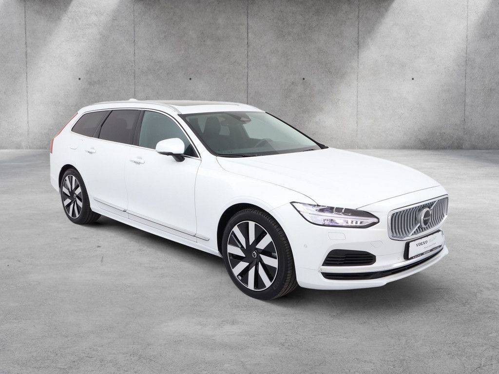 Volvo V90 2025