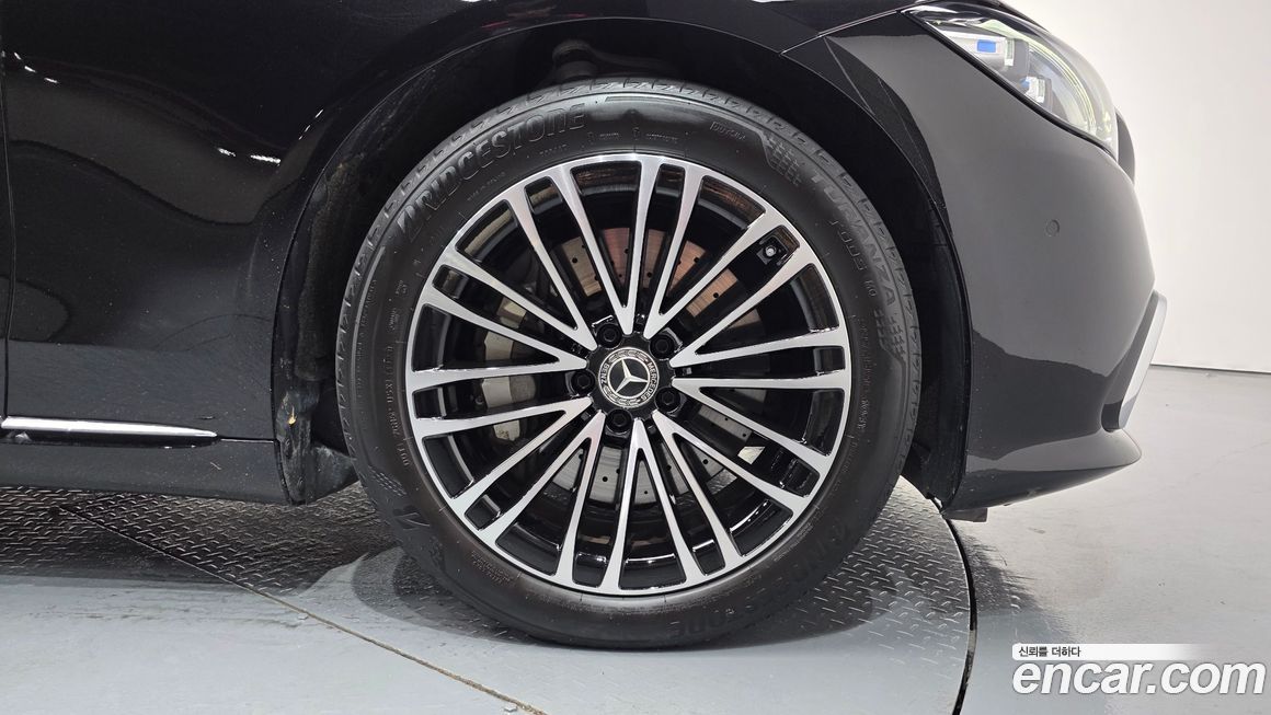 Mercedes-Benz S-Class 2024