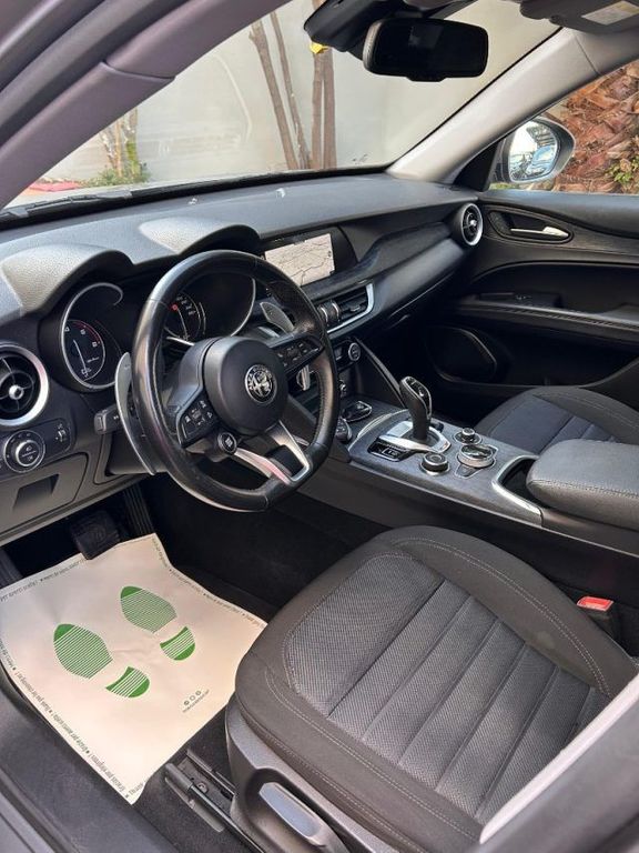 Alfa Romeo Stelvio 2021