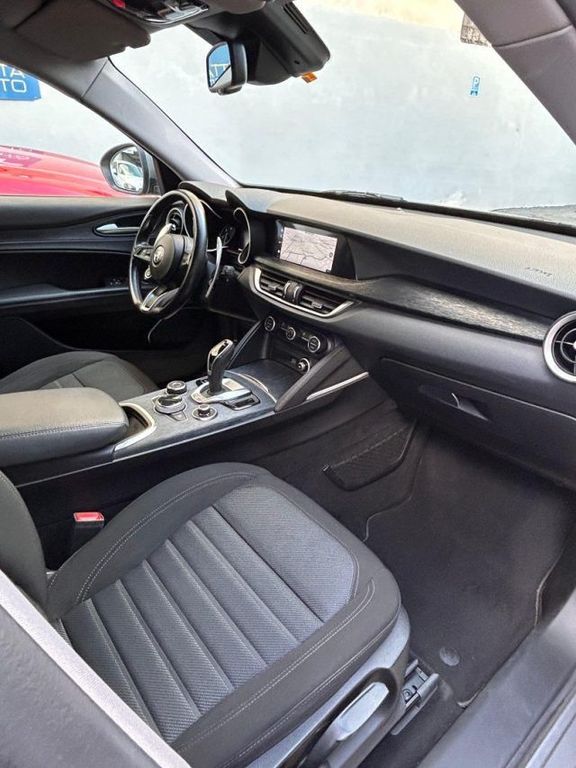 Alfa Romeo Stelvio 2021