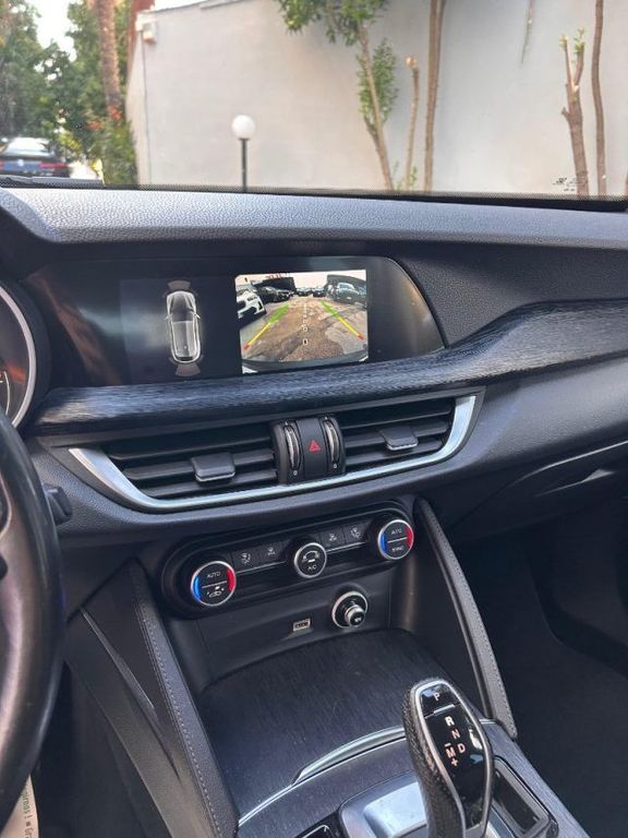 Alfa Romeo Stelvio 2021