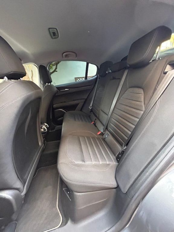 Alfa Romeo Stelvio 2021