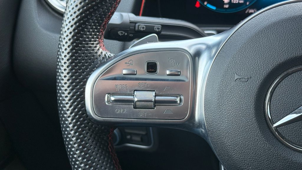 Mercedes-Benz GLB 200 2023