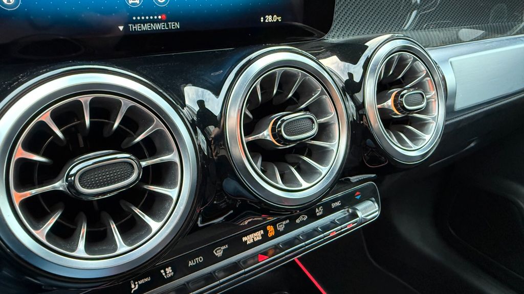 Mercedes-Benz GLB 200 2023