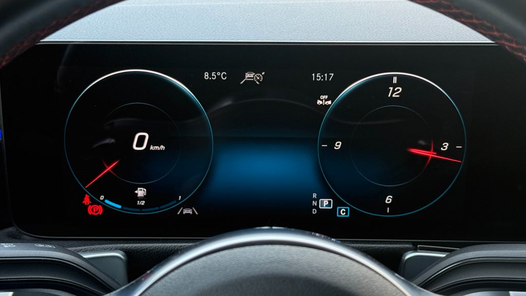 Mercedes-Benz GLB 200 2023