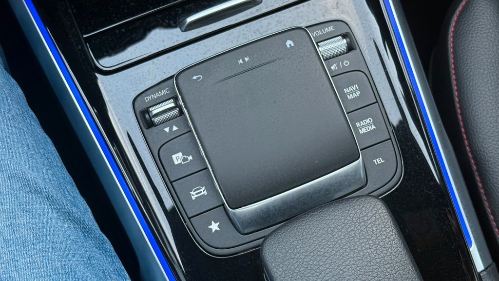 Mercedes-Benz GLB 200 2023