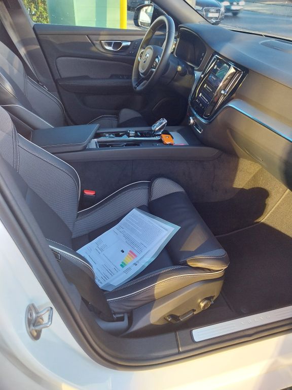 Volvo V60 2024