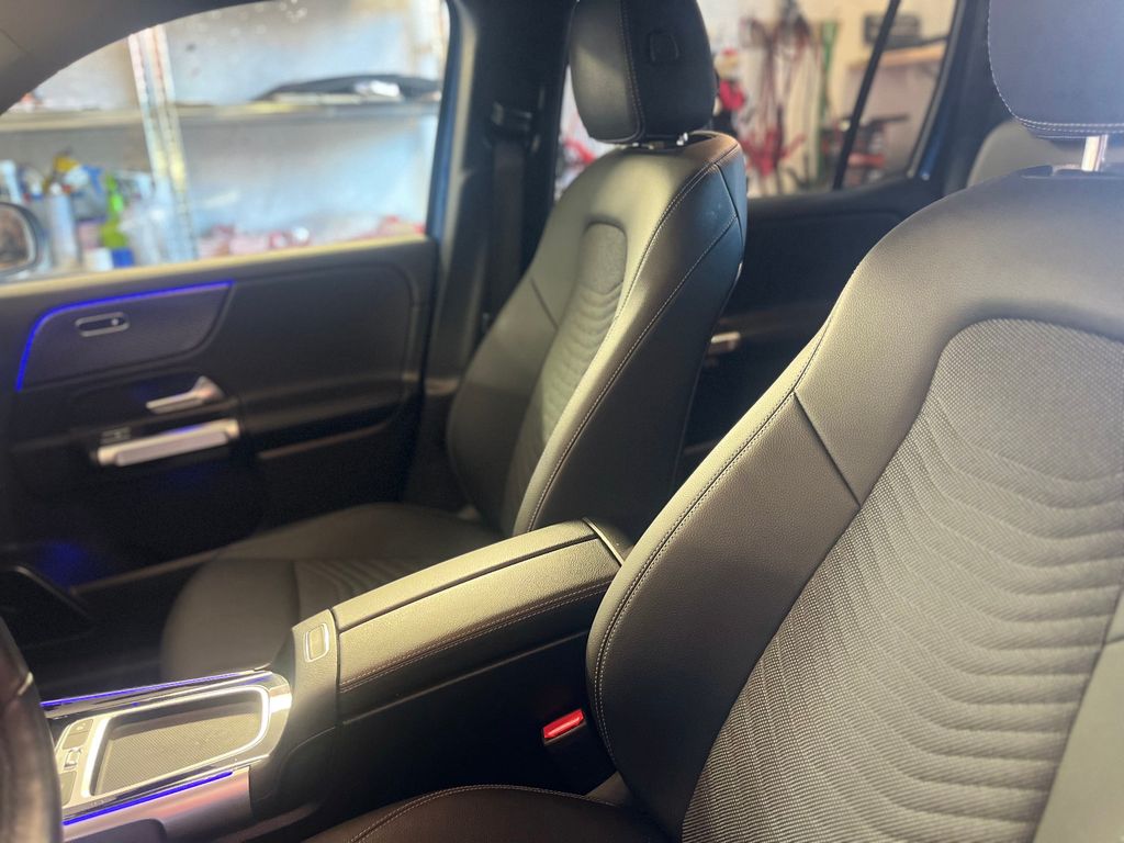 Mercedes-Benz GLB 200 2024