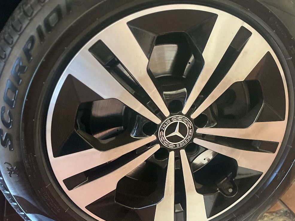 Mercedes-Benz GLB 200 2024
