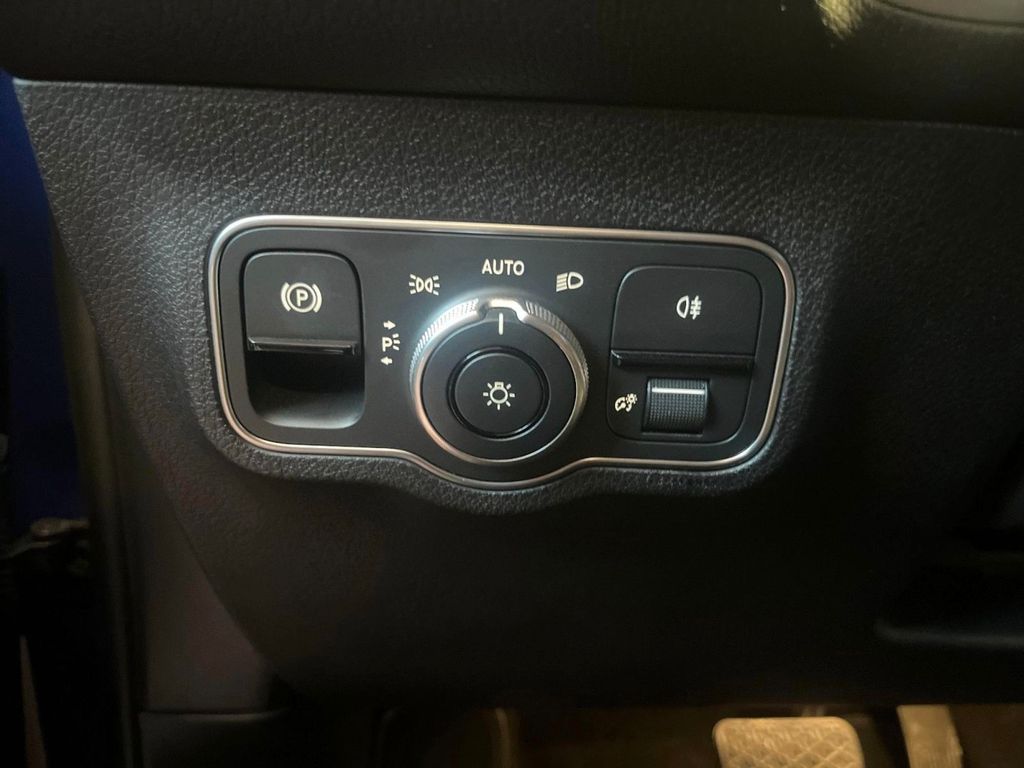 Mercedes-Benz GLB 200 2024