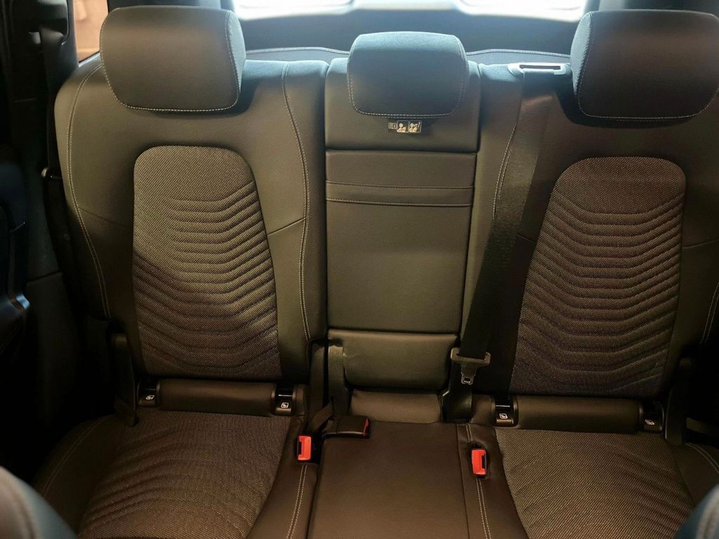 Mercedes-Benz GLB 200 2024