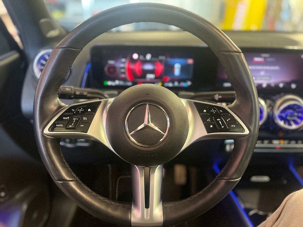 Mercedes-Benz GLB 200 2024