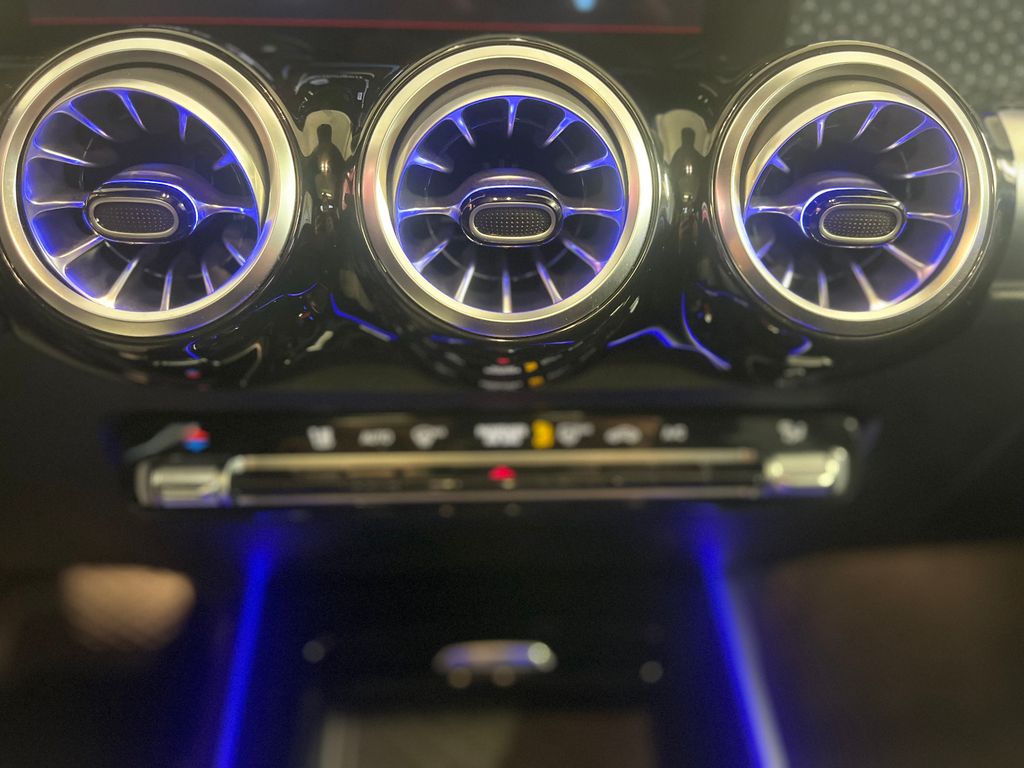 Mercedes-Benz GLB 200 2024