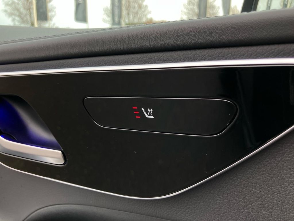 Mercedes-Benz C 300 2025