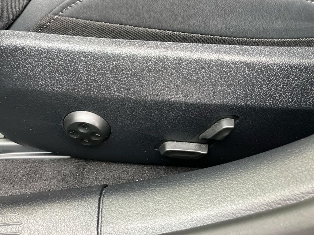 Mercedes-Benz C 300 2025