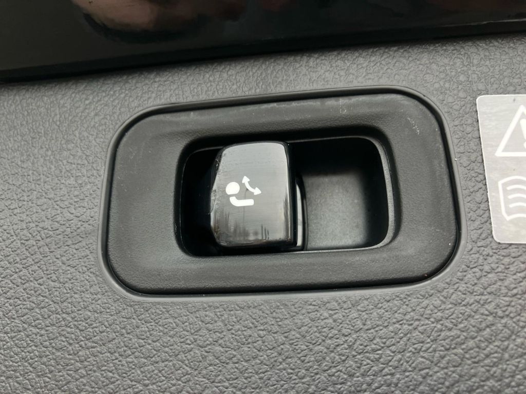 Mercedes-Benz C 300 2025