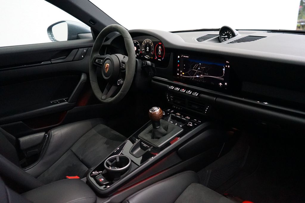 Porsche 992 2025