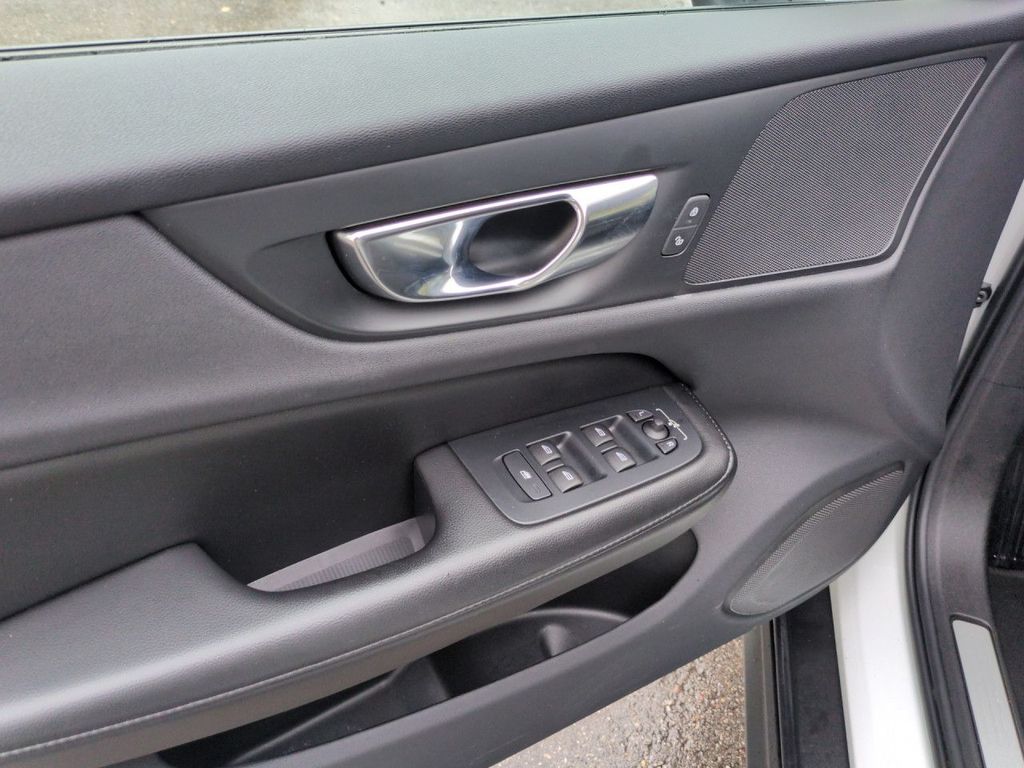 Volvo V60 Cross Country 2021