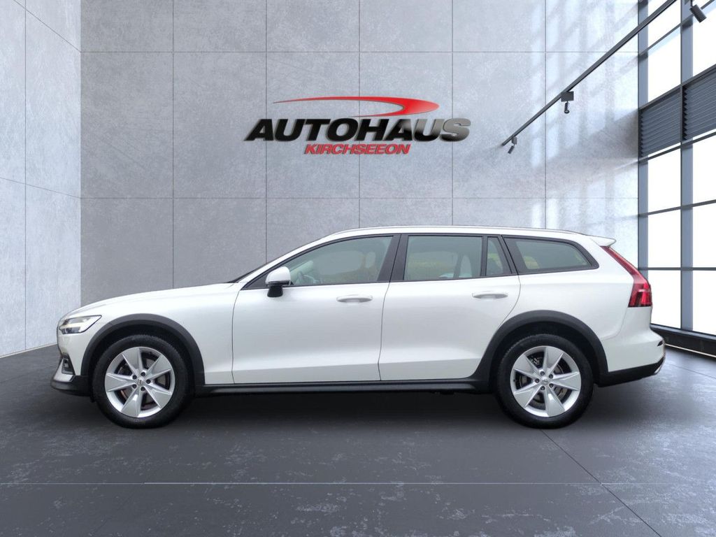 Volvo V60 Cross Country 2021