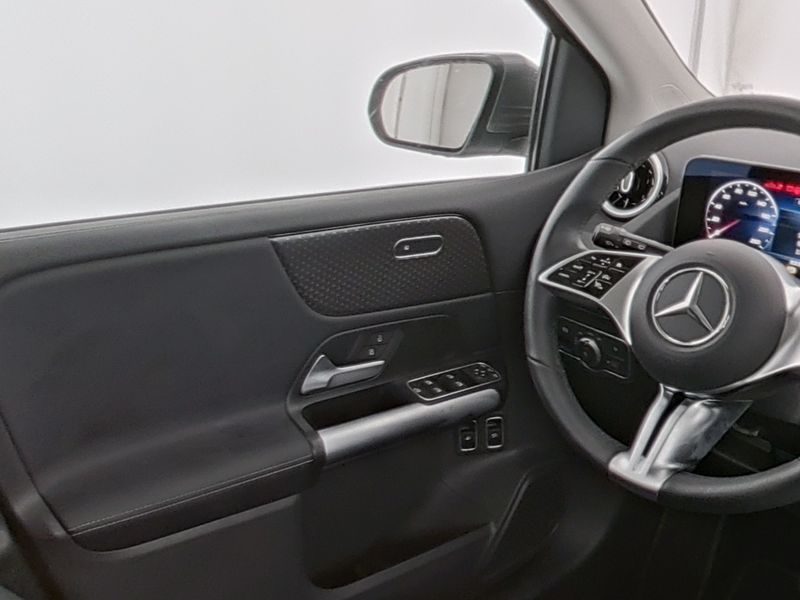 Mercedes-Benz B 250 2024
