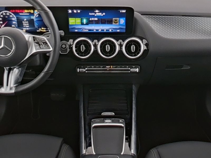 Mercedes-Benz B 250 2024