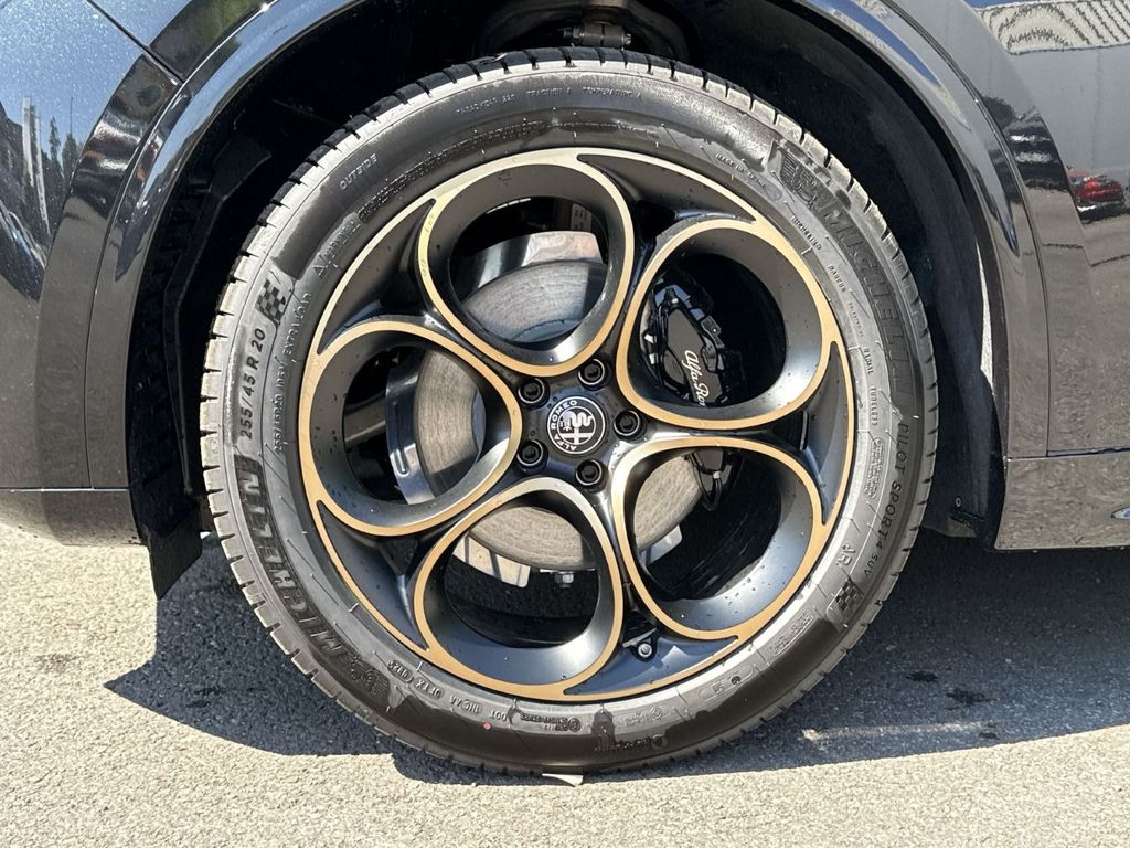 Alfa Romeo Stelvio 2025