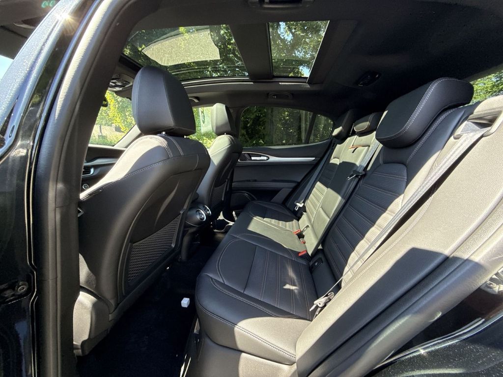 Alfa Romeo Stelvio 2025