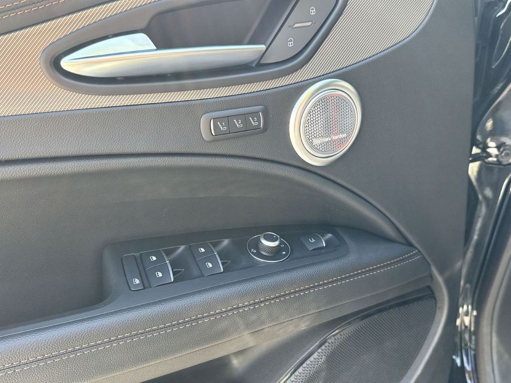 Alfa Romeo Stelvio 2025