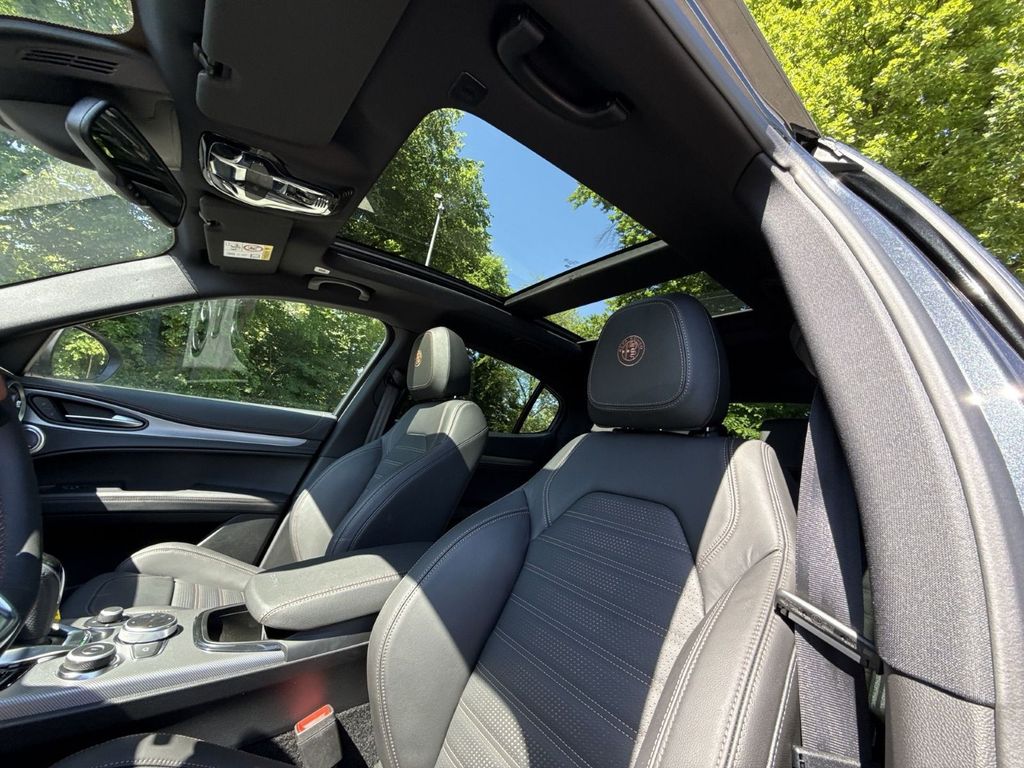 Alfa Romeo Stelvio 2025