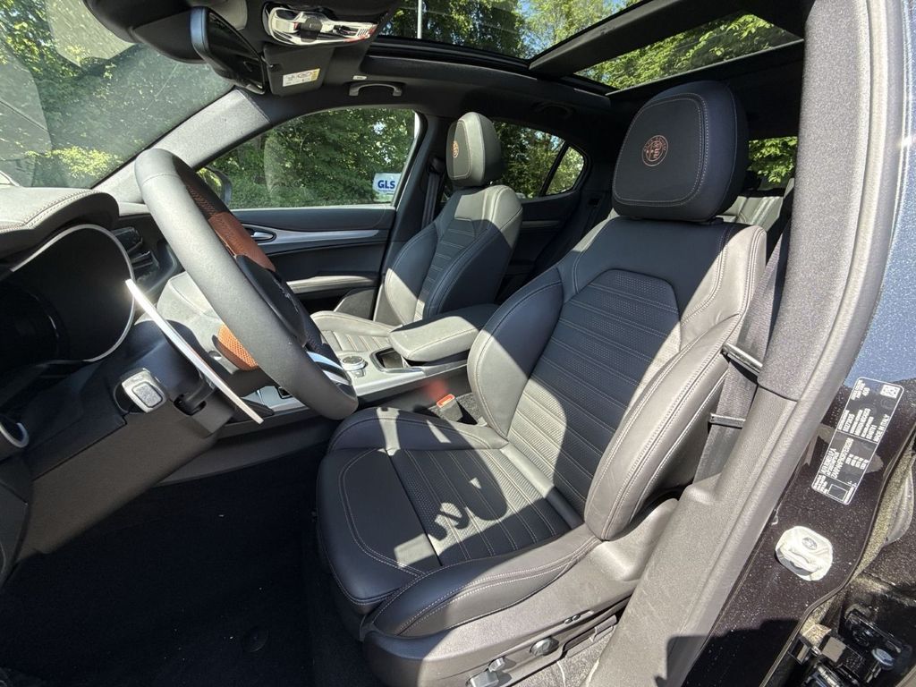 Alfa Romeo Stelvio 2025