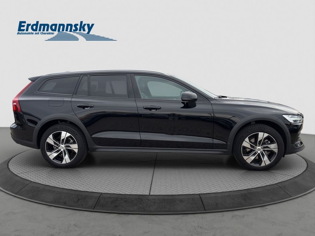 Volvo V60 Cross Country 2023