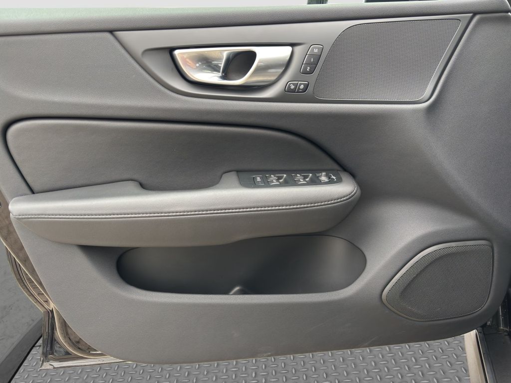 Volvo V60 Cross Country 2023