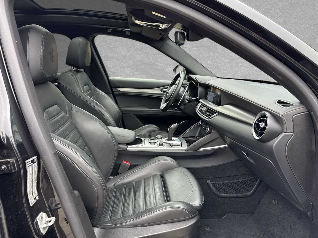 Alfa Romeo Stelvio 2021