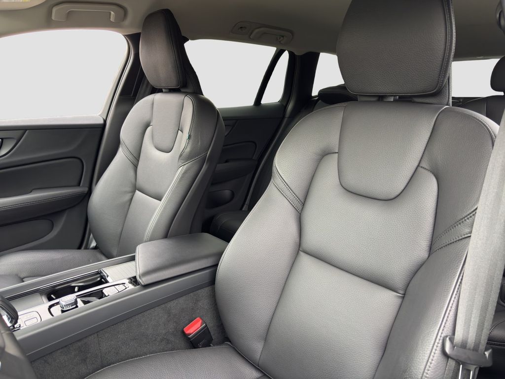 Volvo V60 Cross Country 2023