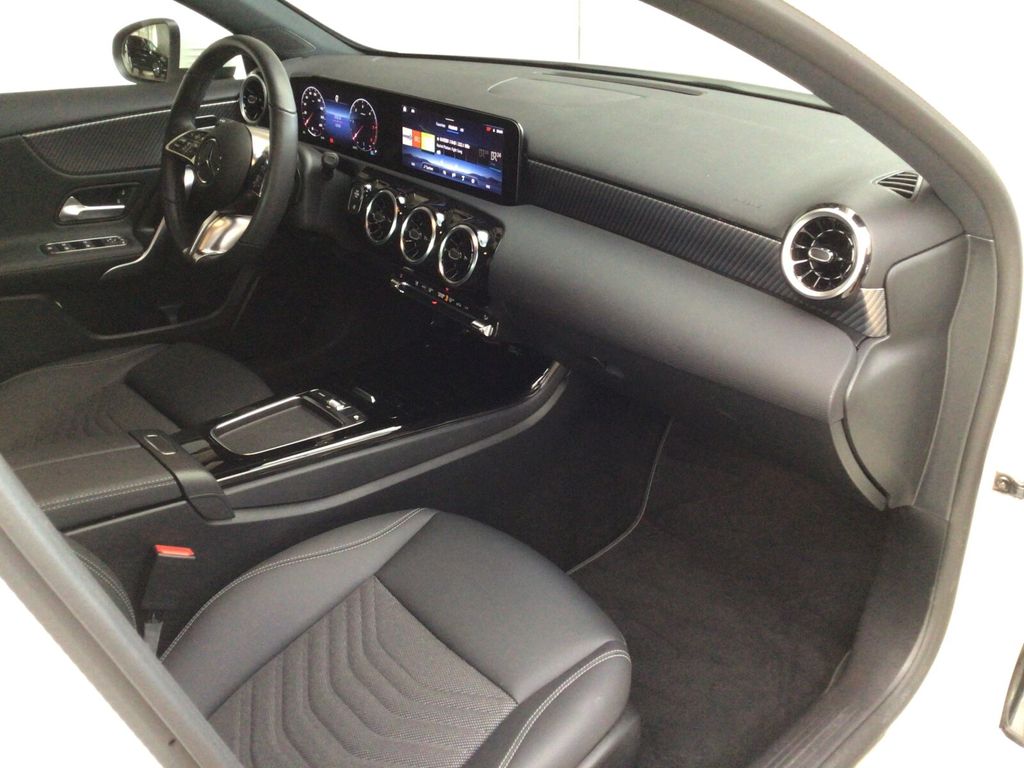 Mercedes-Benz A 200 2024