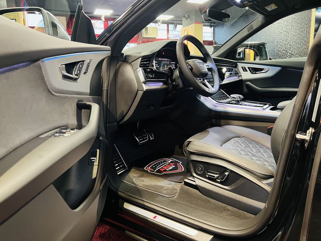 Audi SQ8 2025