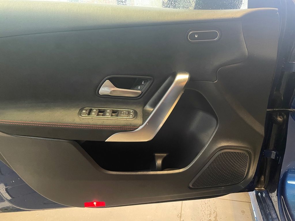 Mercedes-Benz A 200 2025