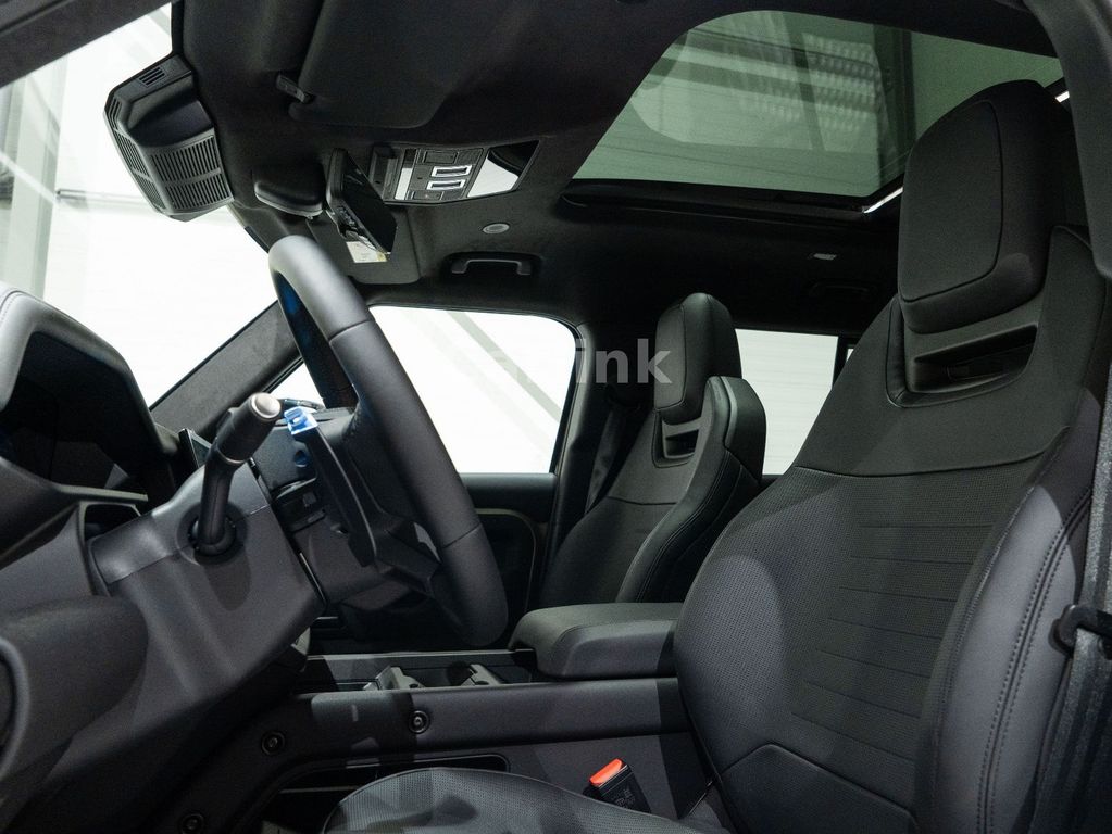 Land Rover Defender 2025