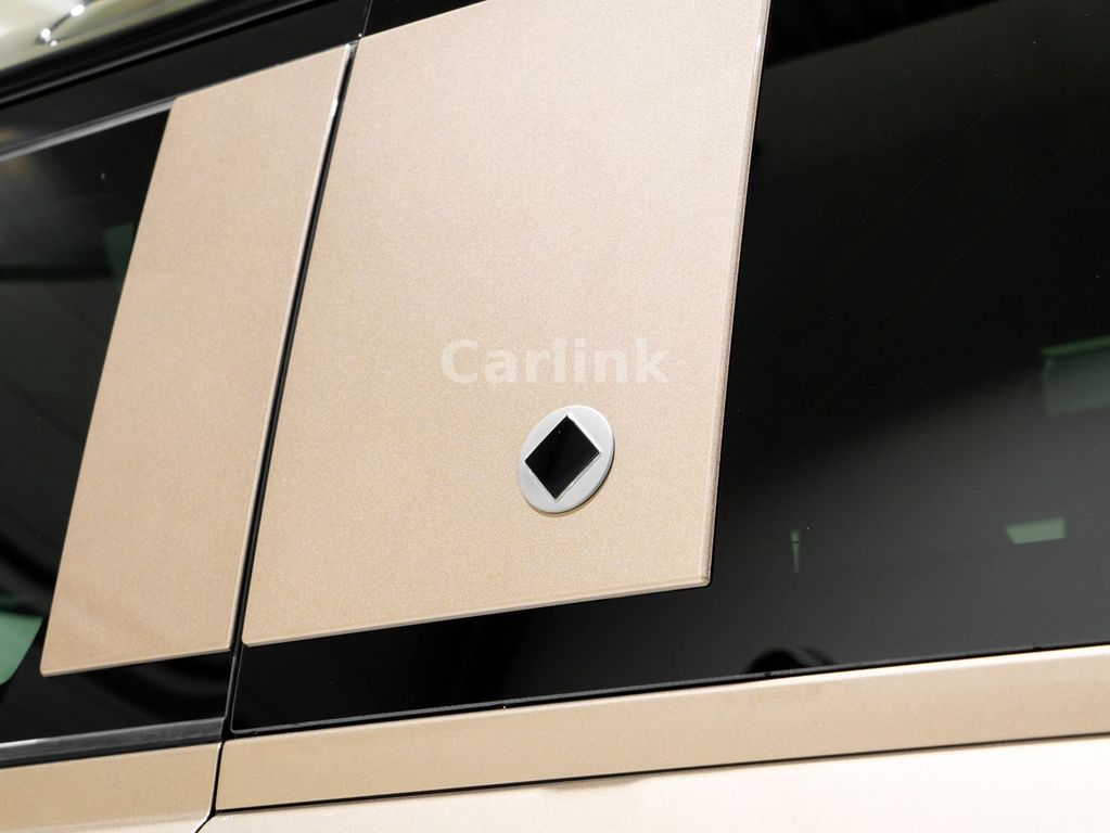 Land Rover Defender 2025