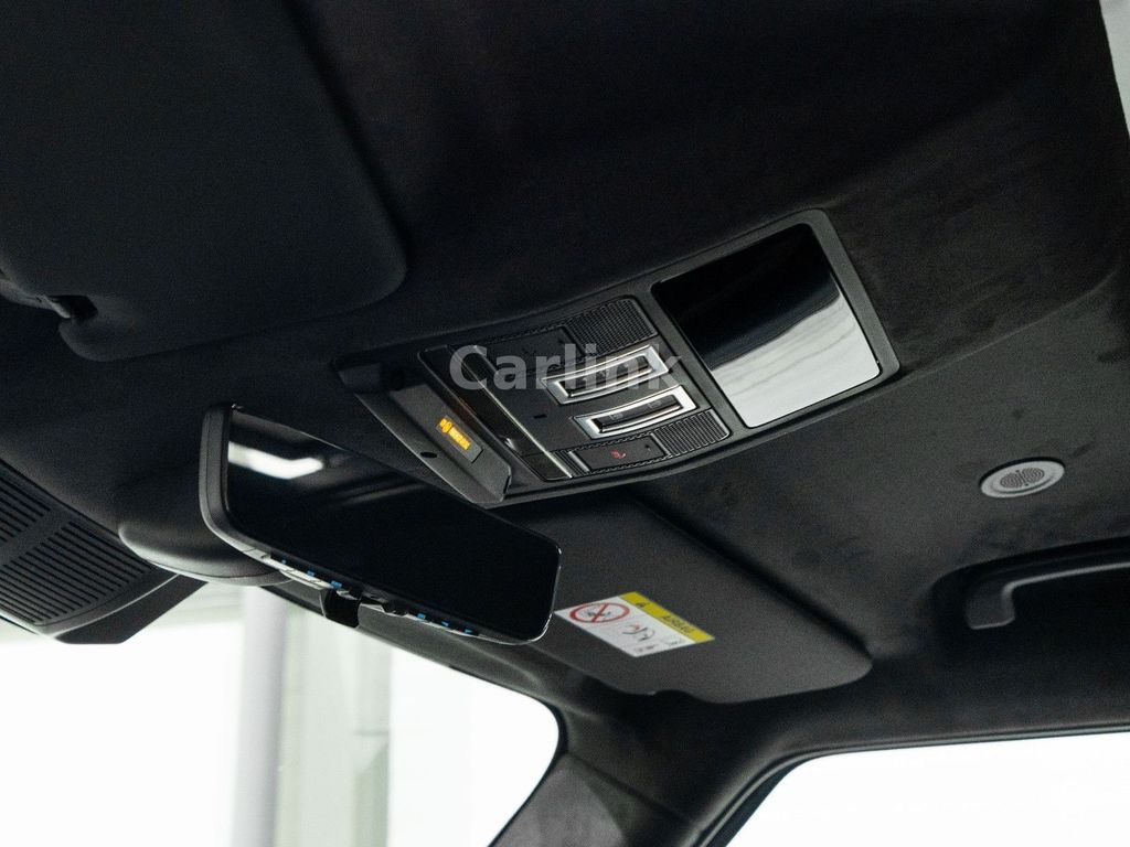 Land Rover Defender 2025