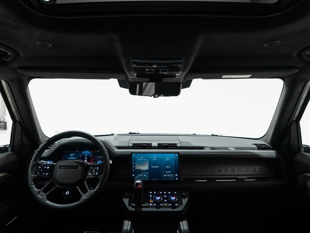 Land Rover Defender 2025