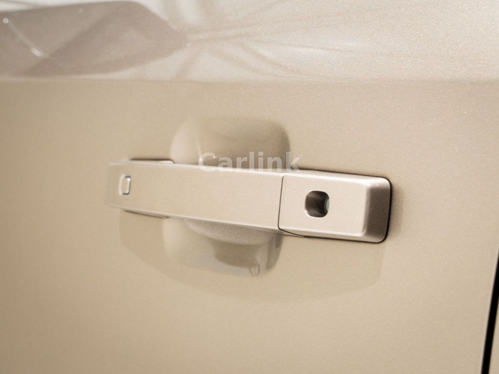 Land Rover Defender 2025