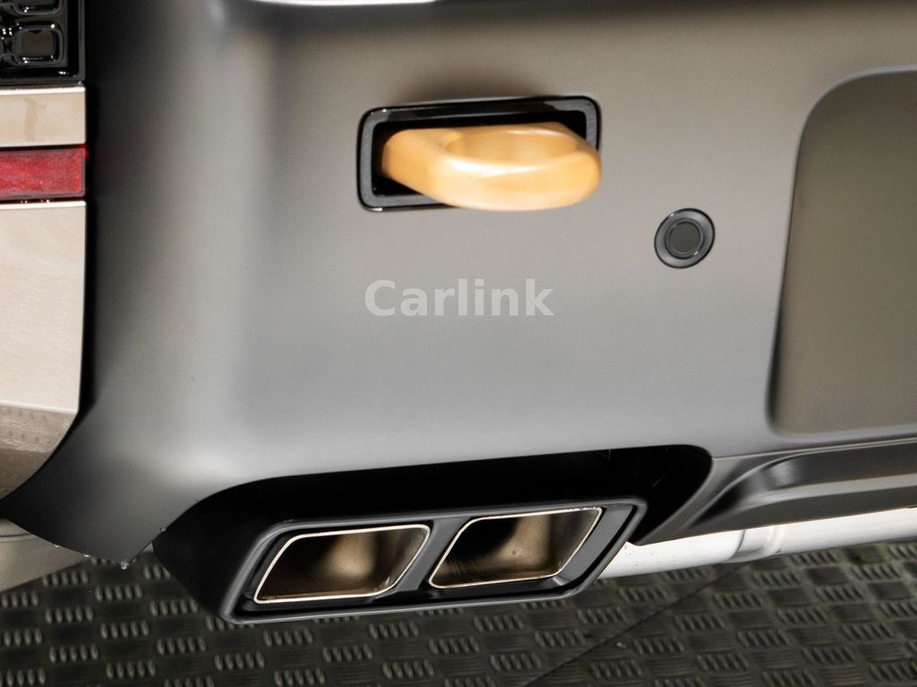 Land Rover Defender 2025