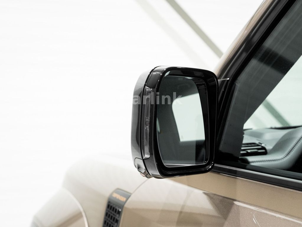 Land Rover Defender 2025