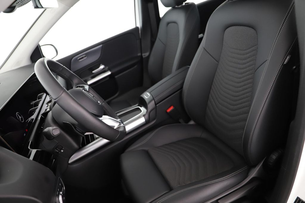 Mercedes-Benz B 200 2024